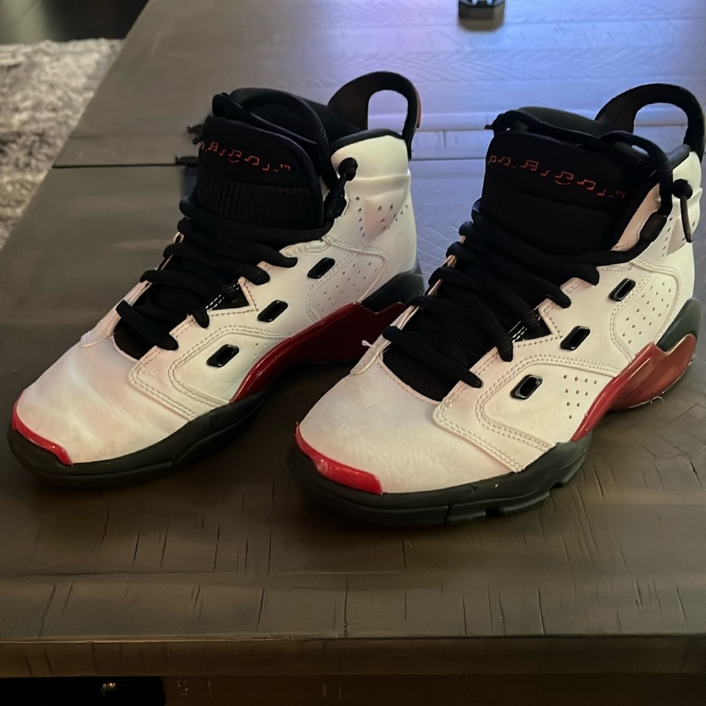 Air Jordan sneakers boys size 4.5